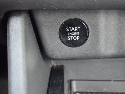Used 2025 Nissan Rogue SV AWD/4WD image 25