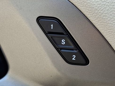 Used 2022 Chrysler Pacifica Touring-L FWD image 26