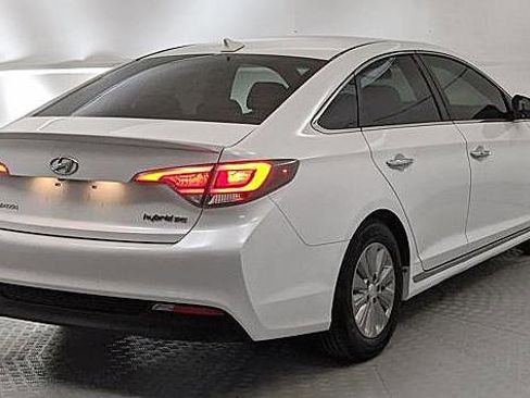 Used 2016 Hyundai Sonata SE image 3