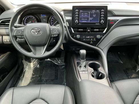 Used 2022 Toyota Camry SE FWD image 11