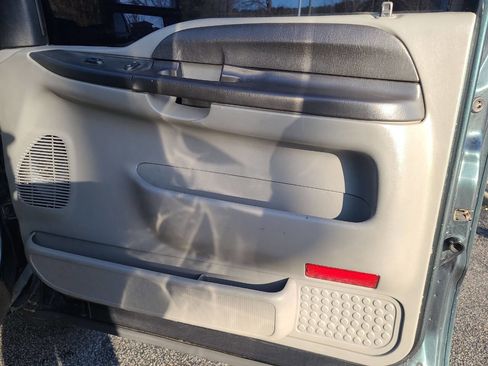 Used 2005 Ford F250 Lariat image 21