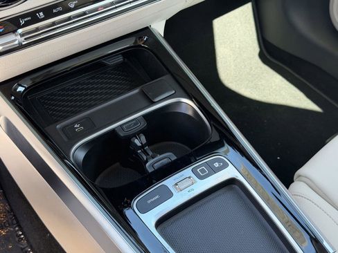 Used 2025 Mercedes-Benz GLB 250 image 9