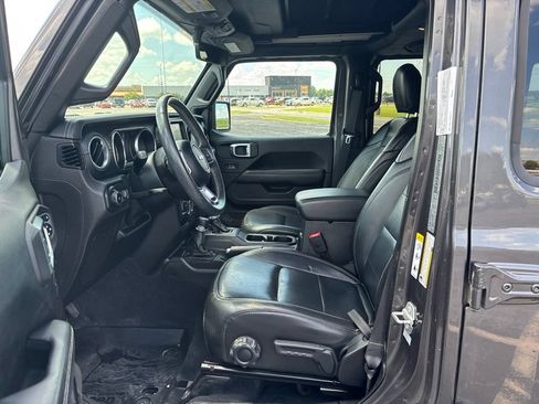 Used 2019 Jeep Wrangler Unlimited Sahara w/ Uconnect 4C Nav & Sound Group AWD/4WD image 9