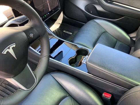 Used 2020 Tesla Model 3 Standard Range Plus RWD image 16