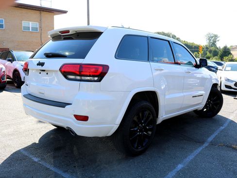 Used 2019 Jeep Grand Cherokee Altitude image 2