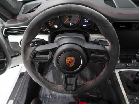Used 2018 Porsche 911 GT3 RWD image 10