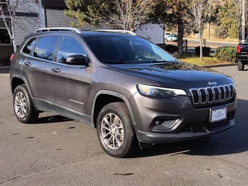 Used 2019 Jeep Cherokee Latitude Plus w/ Comfort/Convenience Group image 3