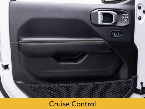 Used 2024 Jeep Wrangler Sahara image 12