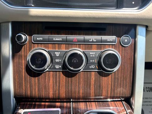 Used 2016 Land Rover Range Rover HSE image 17