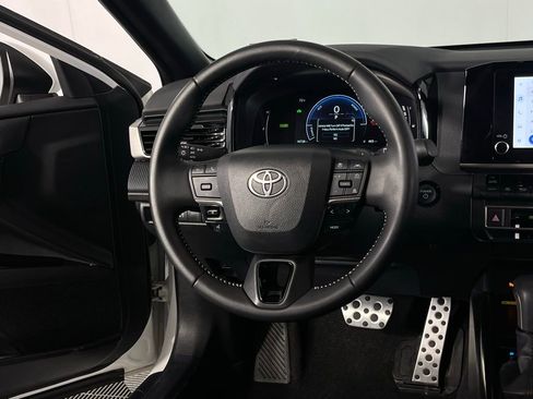 Used 2025 Toyota Camry SE image 16