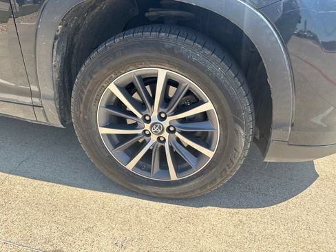 Used 2017 Toyota Highlander XLE FWD image 7