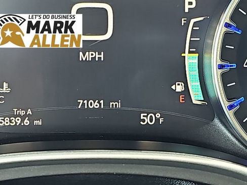 Used 2023 Chrysler Pacifica Touring-L FWD image 12