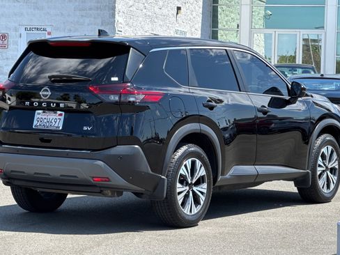 Certified 2022 Nissan Rogue SV image 4