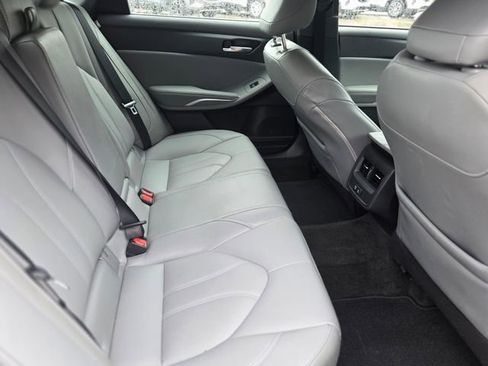 Used 2021 Toyota Avalon XLE image 18