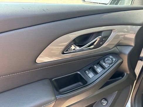 Used 2023 Chevrolet Traverse LT AWD/4WD image 13