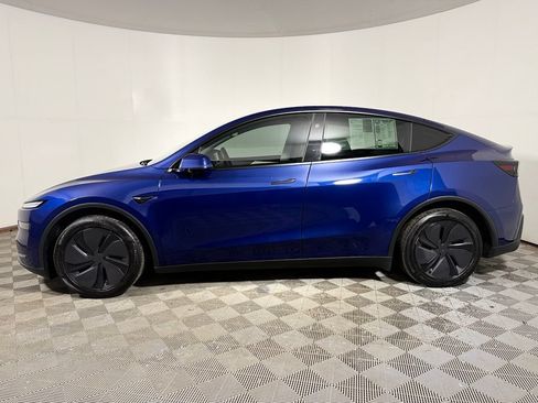 Used 2026 Tesla Model Y 2WD image 3