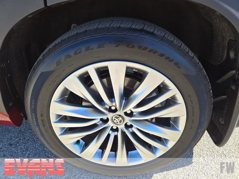 Certified 2026 Toyota Highlander Platinum AWD/4WD image 29