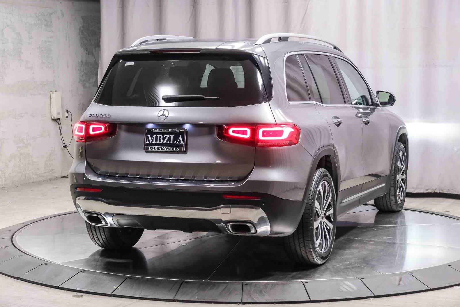 Used 2023 Mercedes-Benz GLB 250 image 4