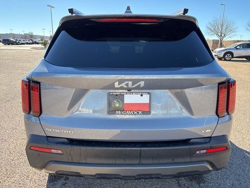 Used 2023 Kia Sorento S w/ Panoramic Sunroof Package image 5