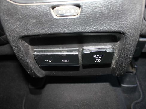 Used 2019 Jeep Cherokee Limited w/ Luxury Group image 37