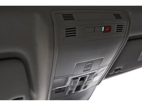 Used 2024 Volkswagen Taos SE w/ Panoramic Sunroof Package AWD/4WD image 25