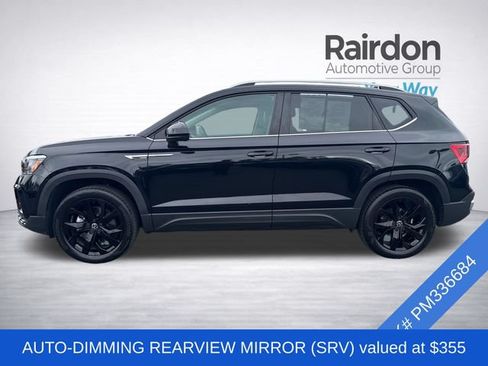 Used 2023 Volkswagen Taos SE w/ Panoramic Sunroof Package AWD/4WD image 4