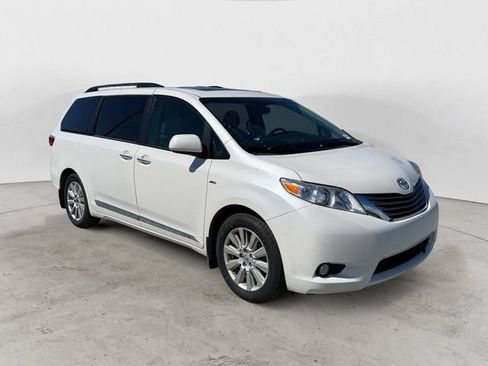 Used 2017 Toyota Sienna XLE w/ XLE Navigation Package AWD/4WD image 7