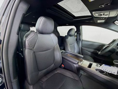 New 2026 Toyota Sienna Platinum AWD/4WD image 25