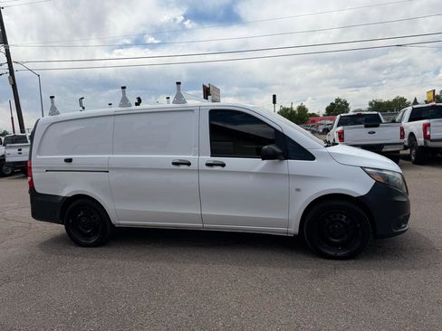 Used 2016 Mercedes-Benz Metris image 1