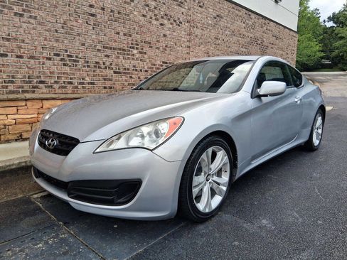 Used 2010 Hyundai Genesis 2.0T RWD image 1