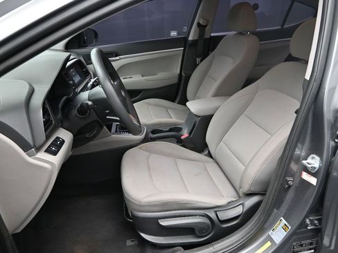 Used 2020 Hyundai Elantra SE FWD image 14