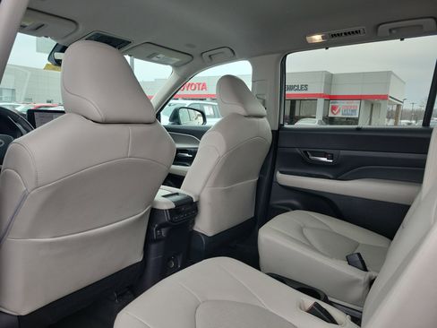 Used 2024 Toyota Grand Highlander XLE image 14