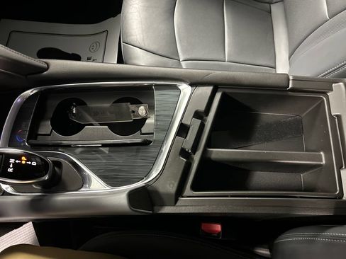 Used 2021 Buick Enclave Essence FWD image 21