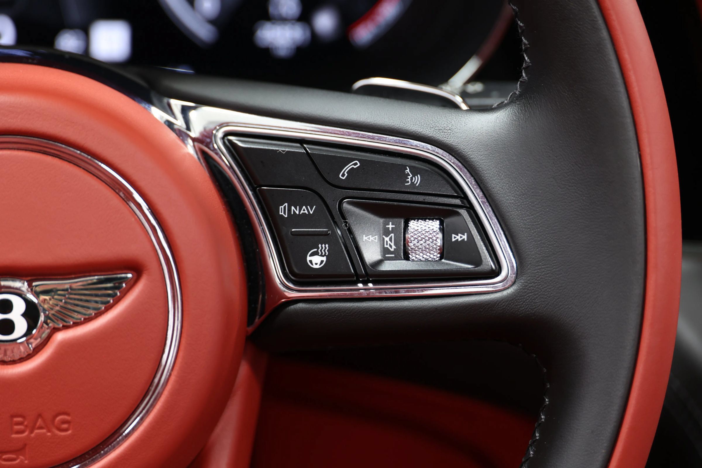 Used 2022 Bentley Bentayga AWD/4WD image 37
