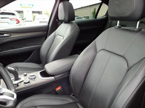 Used 2023 Alfa Romeo Stelvio Ti image 17
