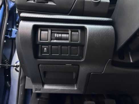 Used 2018 Subaru Crosstrek 2.0i Premium AWD/4WD image 11