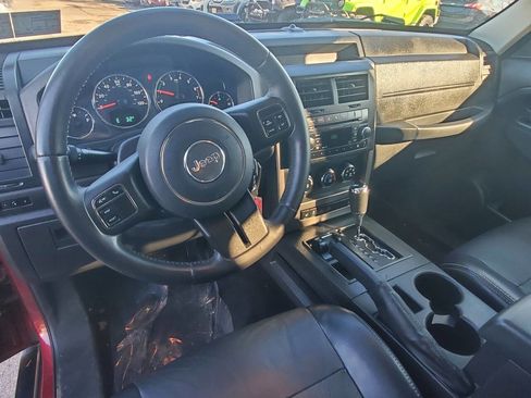 Used 2012 Jeep Liberty Sport image 10