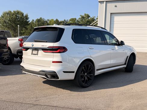 Used 2024 BMW X7 xDrive40i w/ M Sport Package AWD/4WD image 12