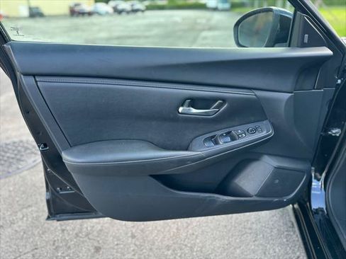Used 2024 Nissan Sentra SV FWD image 13