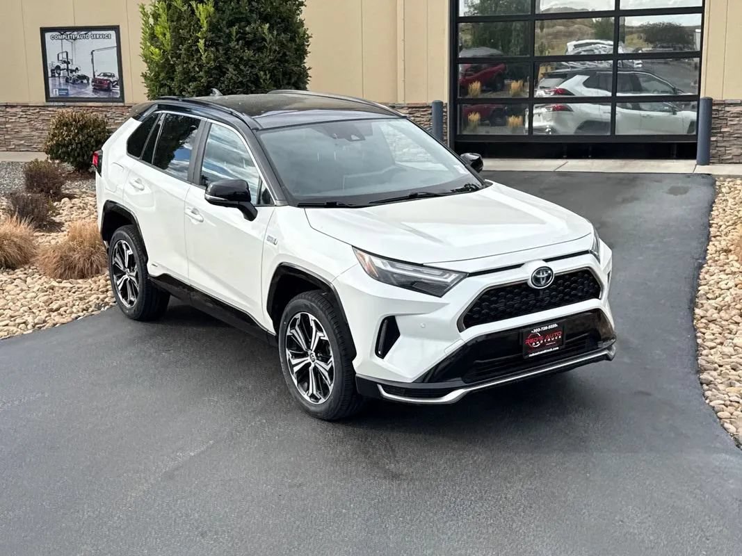 Used 2022 Toyota RAV4 XSE w/ Premium Package AWD/4WD image 32