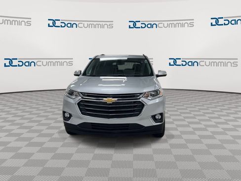 Used 2021 Chevrolet Traverse LT image 3