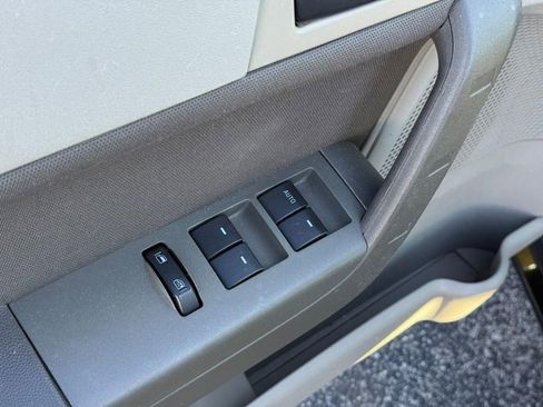 Used 2010 Ford Focus SE image 15