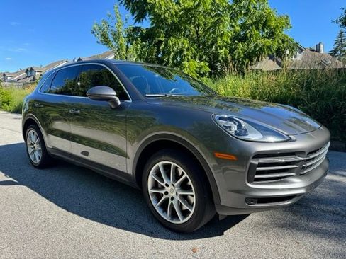 Used 2023 Porsche Cayenne Platinum Edition AWD/4WD image 4