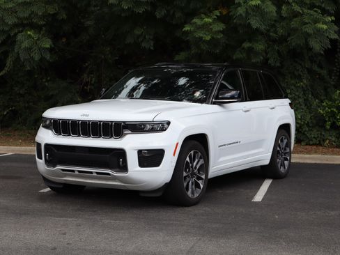 Used 2024 Jeep Grand Cherokee Overland AWD/4WD image 5