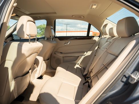 Used 2014 Mercedes-Benz E 350 4MATIC Sedan image 18