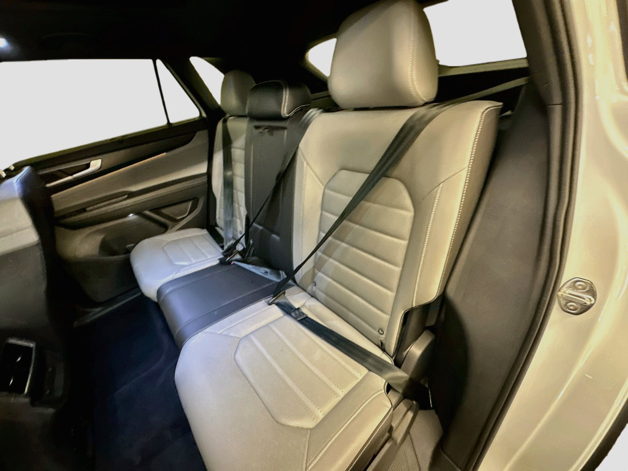 Used 2025 Volkswagen Atlas Cross Sport SEL AWD/4WD image 30