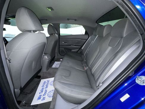 Used 2022 Hyundai Elantra SEL FWD image 25