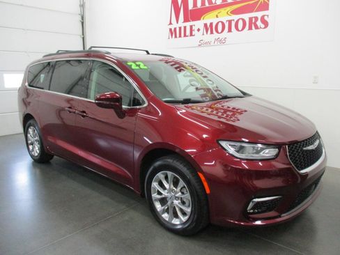 Used 2022 Chrysler Pacifica Touring-L image 1