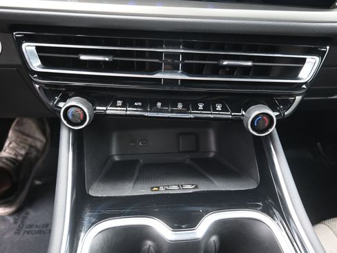 Certified 2025 Chevrolet Traverse LT image 19