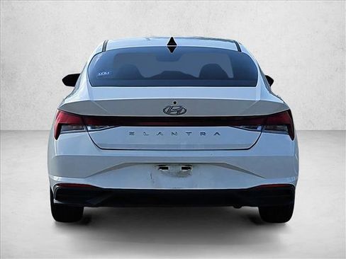 Used 2023 Hyundai Elantra SEL w/ Preferred Accessory Package FWD image 6